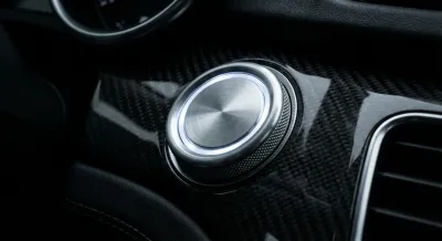 Gros plan du bouton de démarrage d'une voiture moderne