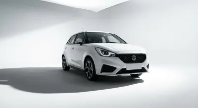 Vue frontale iconique de la MG3 Luxury en studio