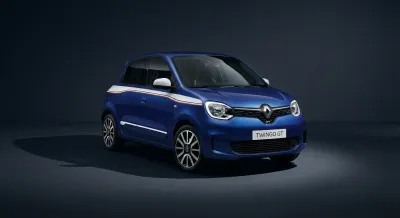 Gros plan iconique de la Renault Twingo GT sur fond sombre